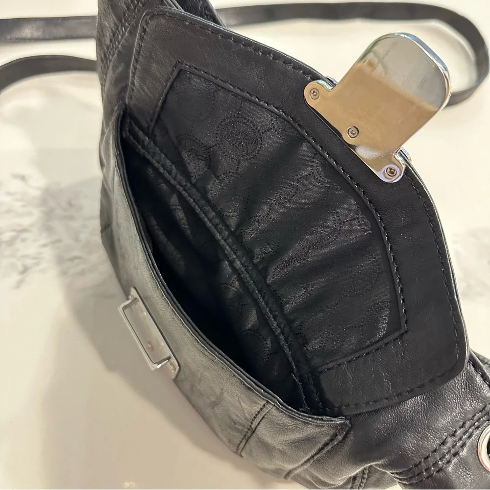 Michael Kors - Leather Shoulder Bag With Removable Crossbody Strap. EUC - Picture 7 of 16